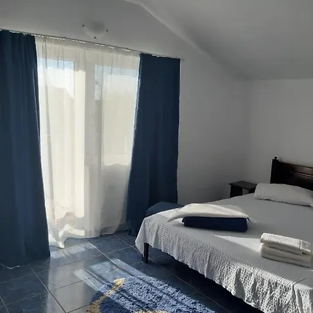 Trandafirilor Guest house *