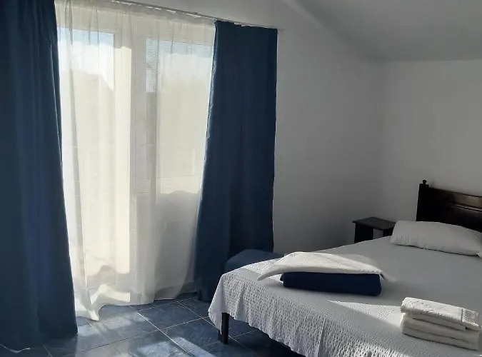 Trandafirilor 게스트하우스 3*