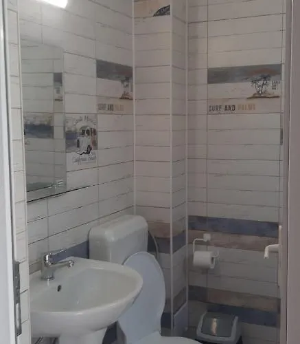 게스트하우스 Trandafirilor 3*